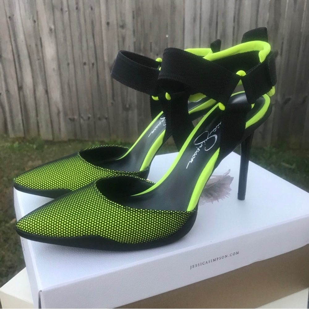 Neon Yellow/Green & Black Mesh Pointed Toe Heels. Gazzela. Halloween. Size 7.5